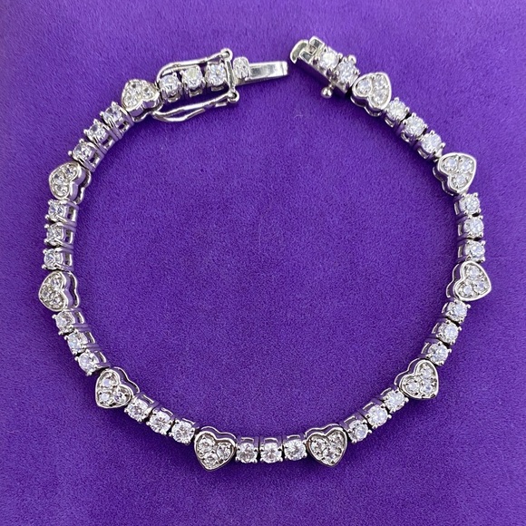 💛 Chic Sterling Silver CZ Heart Tennis Bracelet - Picture 1 of 7